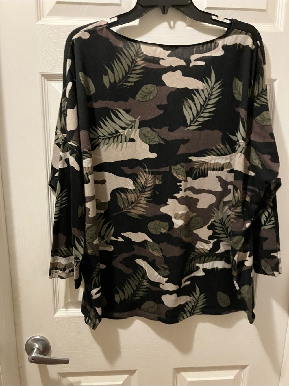 Kaktus Olive & Black Camo Leaf V-Neck Sweatshirt - Picture 2 of 3
